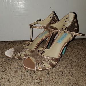 Betsey johnson rose golf heels size 7.5